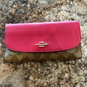 Large beautiful Coach wallet in excellent used condition
